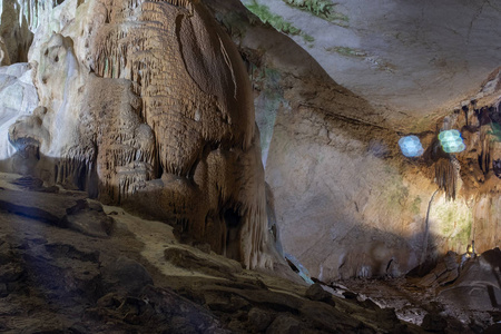 洞穴钟乳石, 石笋, 和其他编队在大理石洞穴, 克里米亚