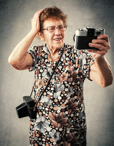 奶奶让摄影师拍照