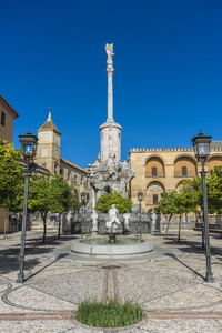 圣拉斐尔胜利雕像在科尔多瓦，西班牙