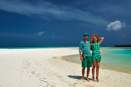 白之恋人在马尔代夫的海滩上绿