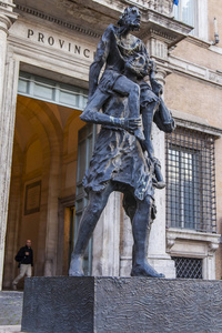 罗马, 意大利, 在2017年3月11日。现代雕塑在市中心装饰街道