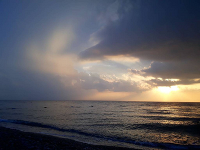 美丽的夕阳海面的景区视图