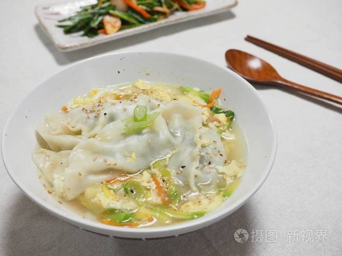 韩国菜饺子汤