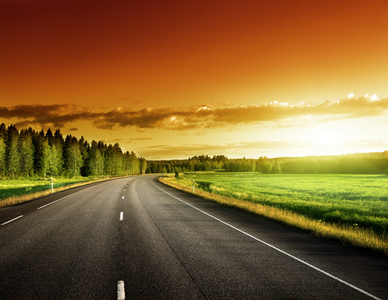 暴雨路面图片-暴雨路面素材-暴雨路面插画-摄图新视界