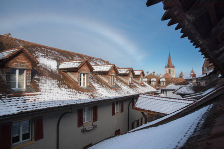 彩虹在 Murten 镇, 瑞士, 欧洲