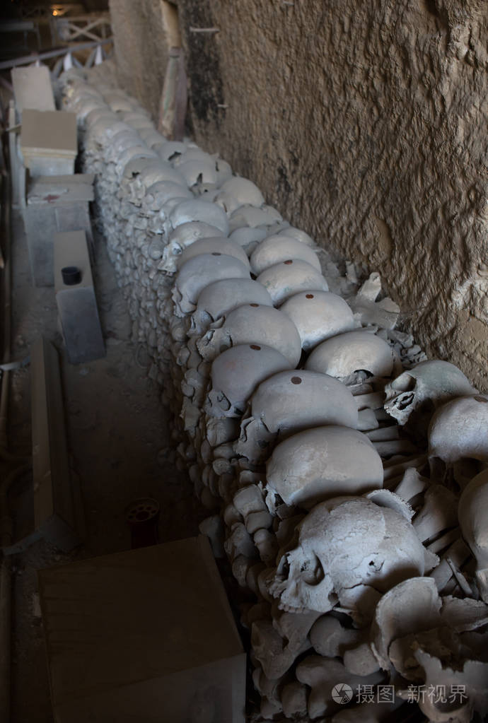 古骨的头骨和骨骼那不勒斯