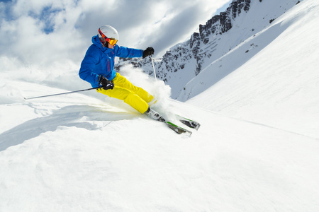 男性 freerider 滑雪者