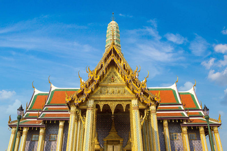 大皇宫和笏垲 翡翠佛寺 在曼谷的一个夏天的一天