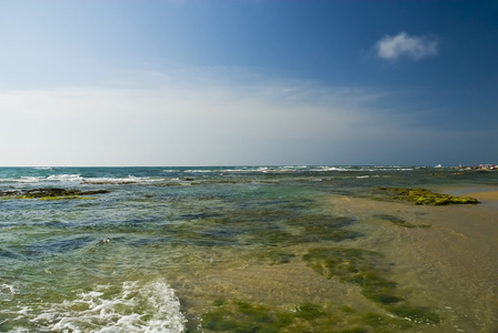 高大波浪的海洋表面