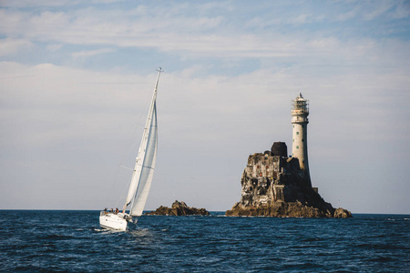 法斯内特法斯内灯塔.从船上看风景照片