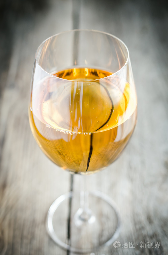 与白葡萄酒酒杯