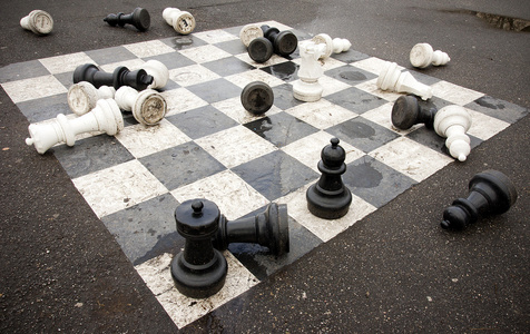 国际象棋的棋盘上街头图片