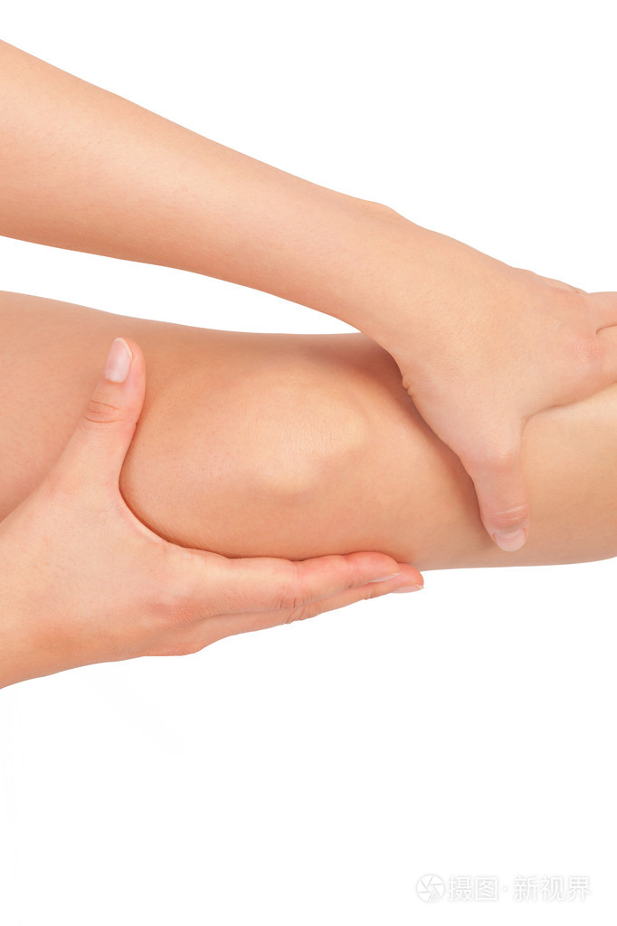 女性膝盖上白色孤立