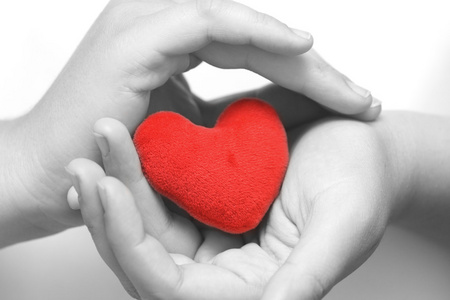 掌心心脏b w照片