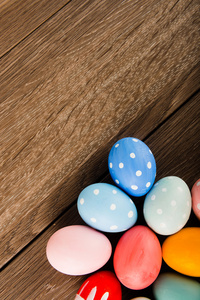 桌上的复活节彩蛋