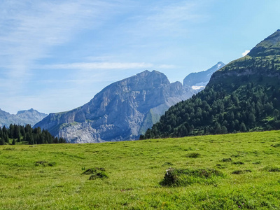 在瑞士, 欧洲的 Gemmi 通过的高山路线惊人的风景