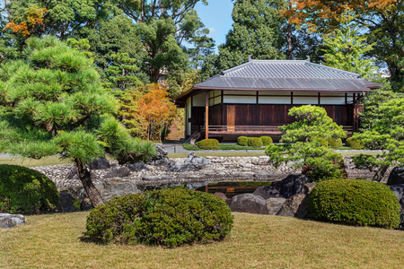 希尔立 en 花园和茶馆在日本京都二条城