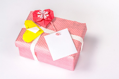 礼品盒纸颜色心与卡空白