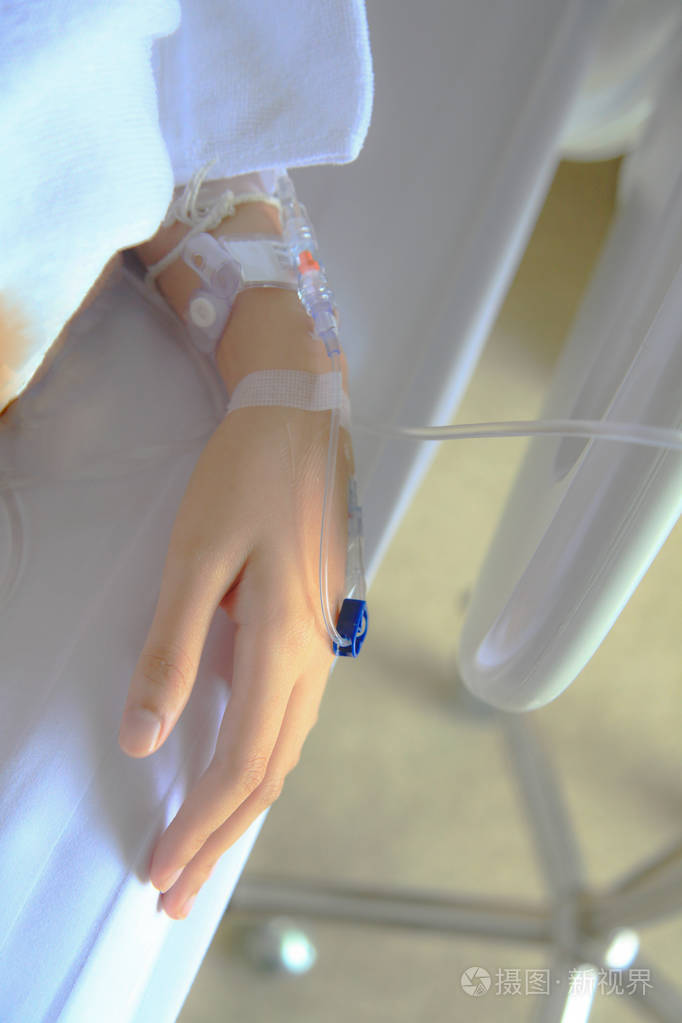 在医院生病的女孩.有医学概念的人