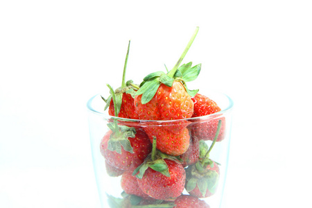 草莓在玻璃