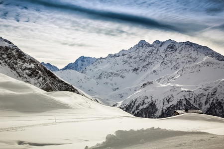 美丽的景色，从村里大格洛克纳山滑雪场