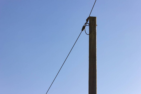 德国农村的电线杆和电缆图片