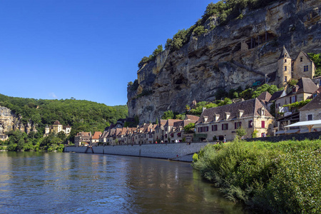 Gageac 的村庄, Malartrie 城堡和多尔多涅河。这个 pictursque 村位于法国西南部的中篇小说多尔多涅地