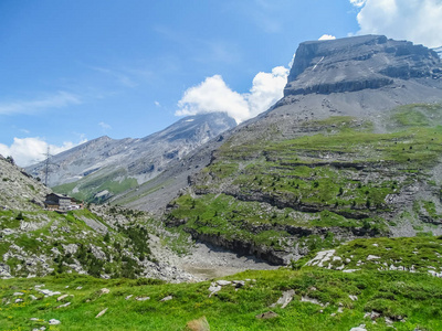 在瑞士, 欧洲的 Gemmi 通过的高山路线惊人的风景