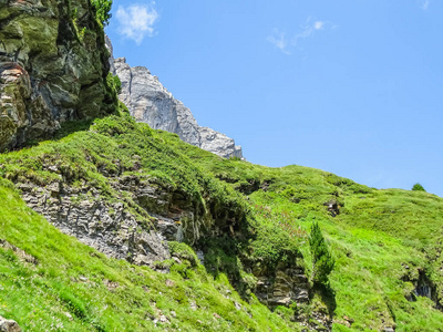 在瑞士, 欧洲的 Gemmi 通过的高山路线惊人的风景