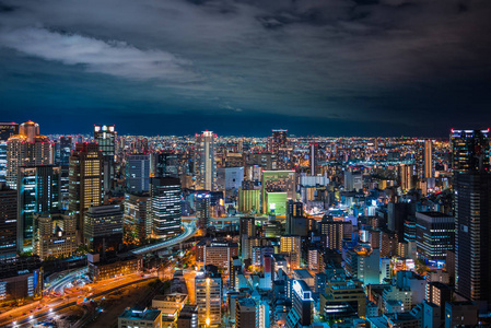 夜未央的大阪天台摩天大楼 感受城市景观的魅力