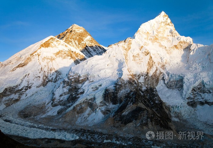 晚上登上珠穆朗玛峰从卡拉 patthar 视图