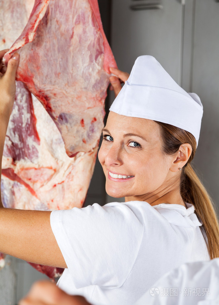 分析原料肉的快乐女屠夫