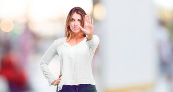 面对美丽的女孩图片