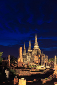 wwat phra si sanphet 寺庙在夜间亮起, 大城府