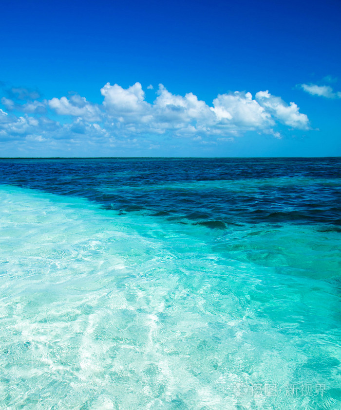 热带海洋和天空