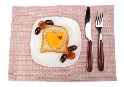 面包板，彩色餐巾上西红柿炒鸡蛋