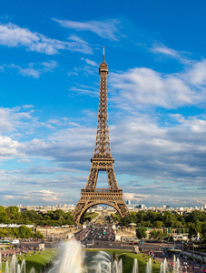 在巴黎的埃菲尔铁塔图片