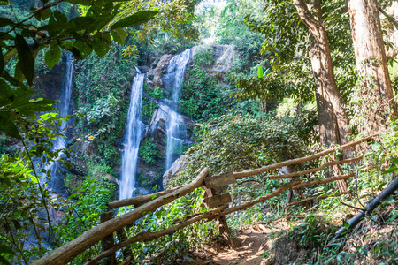 莫 Fa 瀑布是瀑布的旅游胜地和泰国清迈最最美丽之一