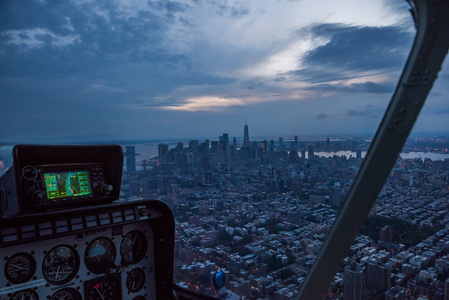 纽约晚城直升机机舱鸟图