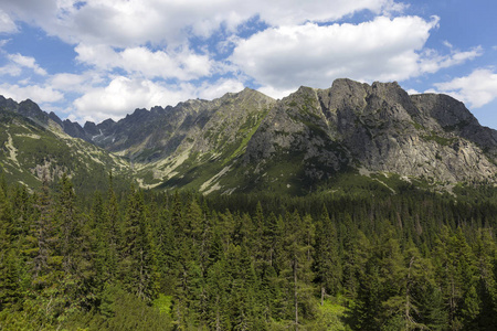 论斯洛伐克高 Tatras 的山峰和高山景观