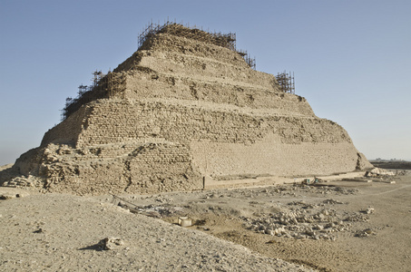乔塞尔在塞加拉金字塔