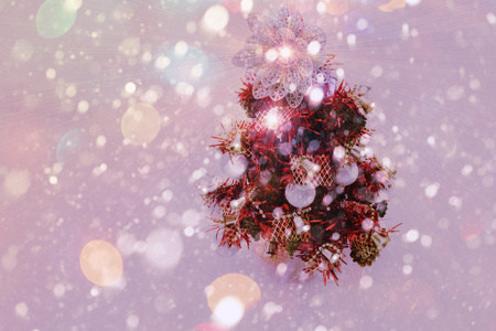 飘落的雪花和圣诞的树