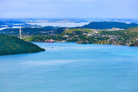 挪威山脉和峡湾景观