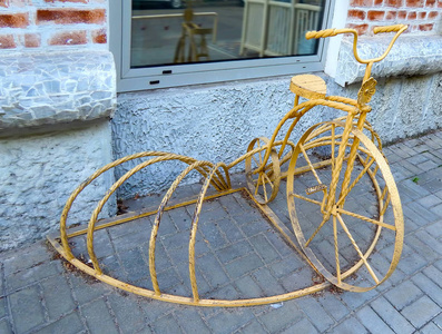 家用自行车停车的复古自行车