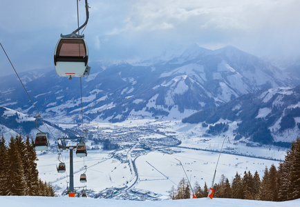 高山滑雪度假村湖畔奥地利