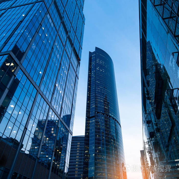 工业阿尔卑斯主义.晚上现代大城市的建筑.莫斯科商务中心的摩天大楼