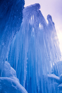 城堡冰凌和冰的形成
