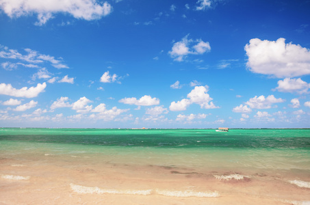 在多米尼加共和国，蓬塔卡纳异国海滩
