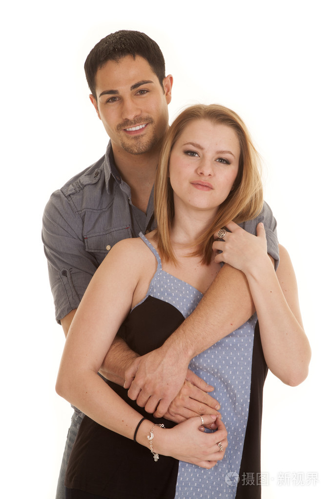 情侣休闲拥抱快乐