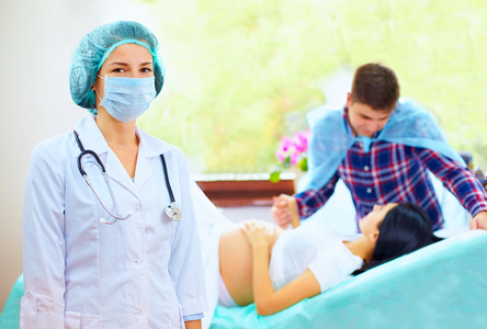 医生妇科医生的合作伙伴分娩的肖像照片